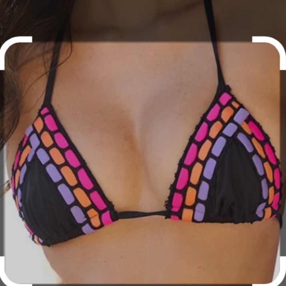 👙 KIRA • BEACH BUNNY TRIANGLE TOP. 🖤Neon and black 100 authentic